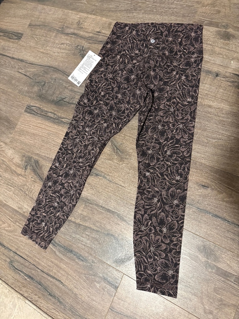 BNWT size 8 lulu printed leggings